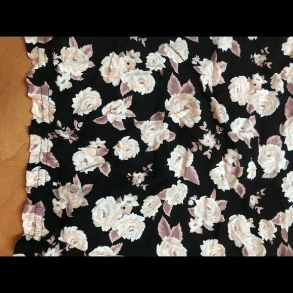 Forever 21 floral scrunched top size XS - Picture 7 of 7